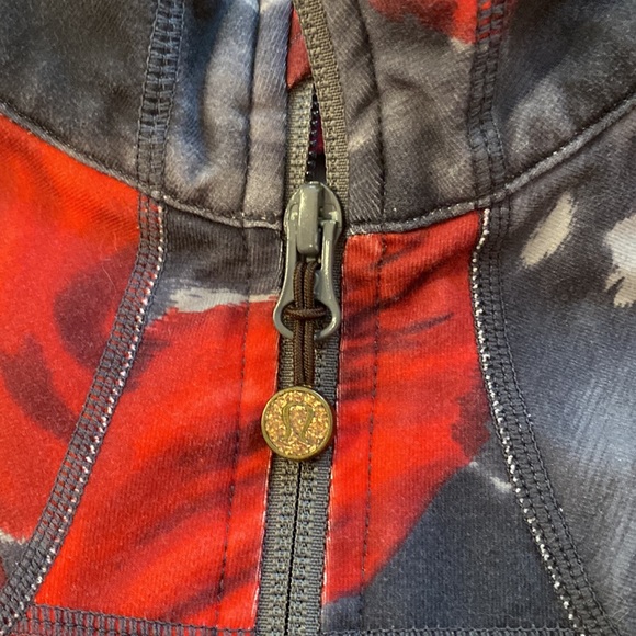 Lululemon rose full zip size 6 - Picture 2 of 6